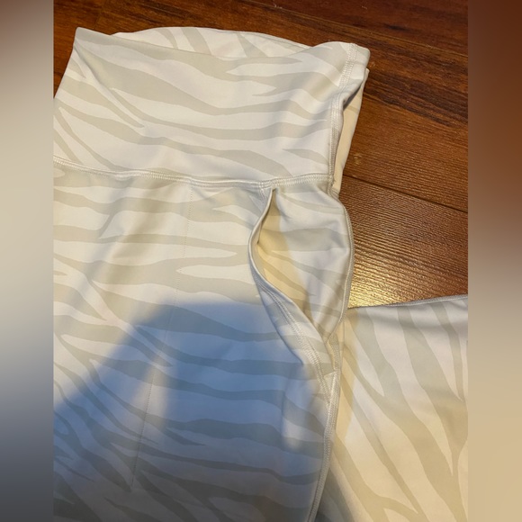 Old navy Joggers - Picture 5 of 6